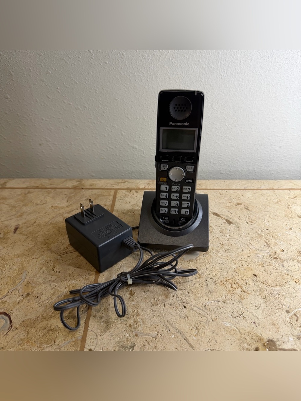PANASONIC KX-TGA670B CORDLESS PHONE 2 LINE HANDSET AND CHARGING CRADLE